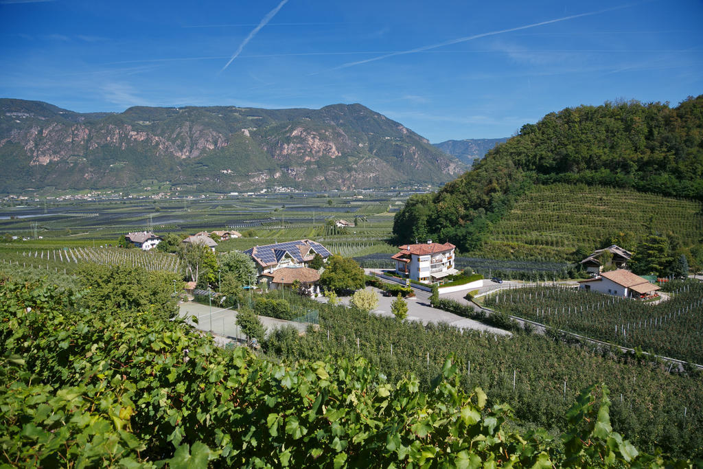 Hotel Unterrain Appiano Sulla Strada Del Vino Esterno foto